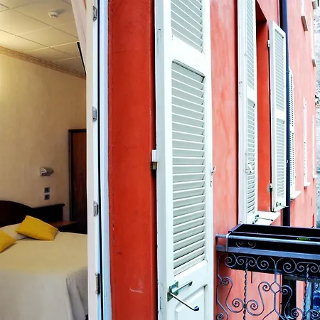 Hotel Button 3*