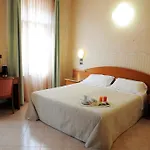 Button Hotel 3*