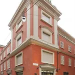 Hotel Button 3*