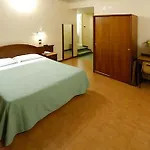 Hotel Button 3*
