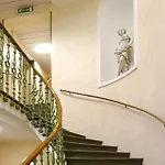 Hotel Button 3*
