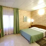Hotel Button 3*