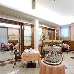 Hotel Button 3*