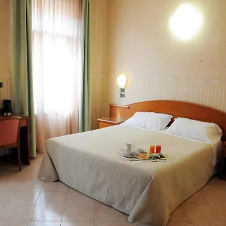 Button Hotel 3*