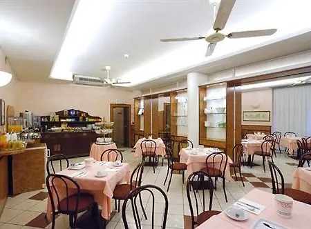 Button 3* פארמה