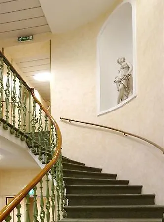 Hotel Button 3*