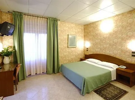 Hotel Button 3*