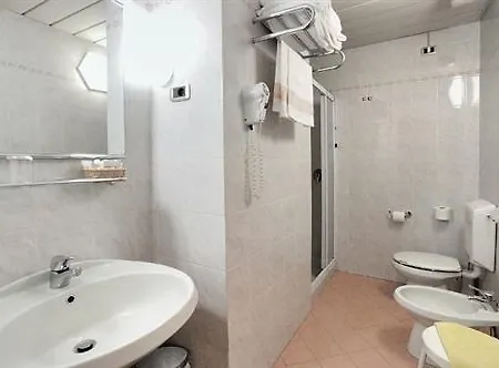 Button 3* פארמה