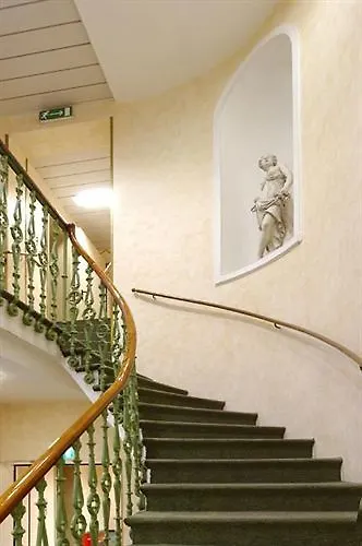 Готель Button 3*